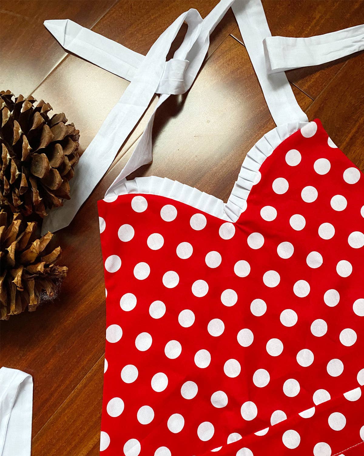 Wrapables Adjustable Flirty Hostess Apron