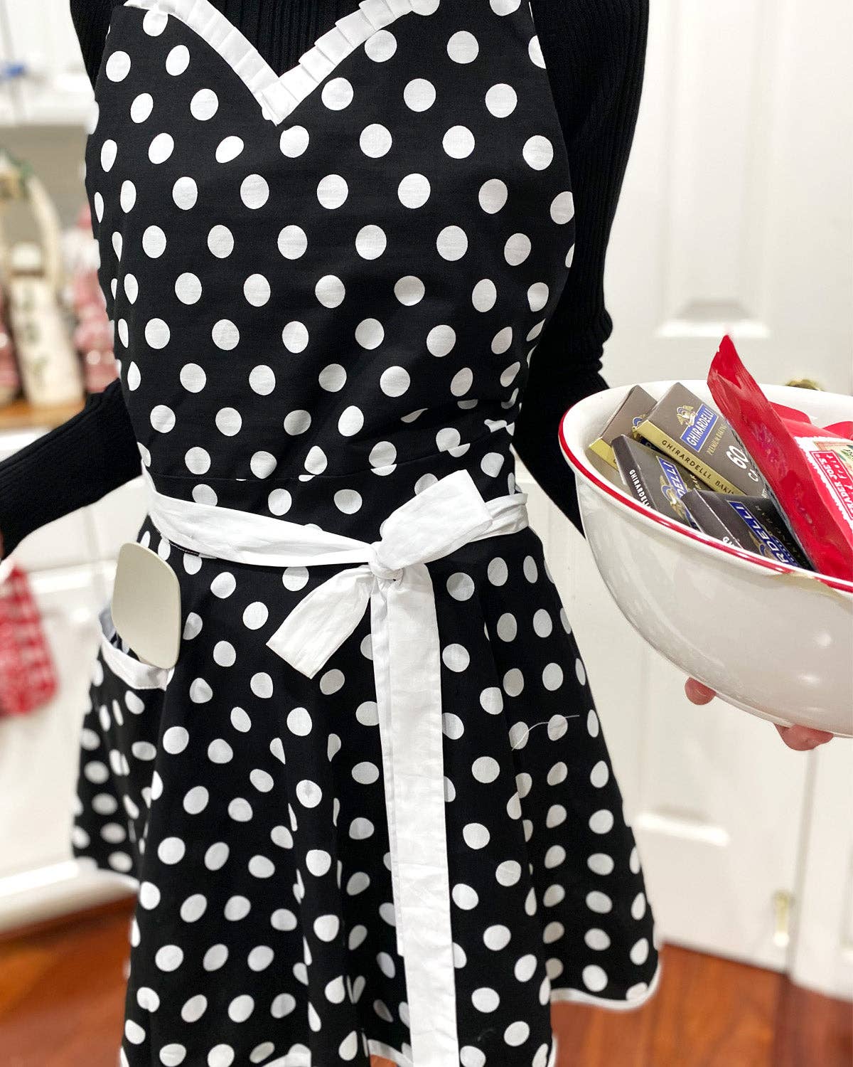 Wrapables Adjustable Flirty Hostess Apron