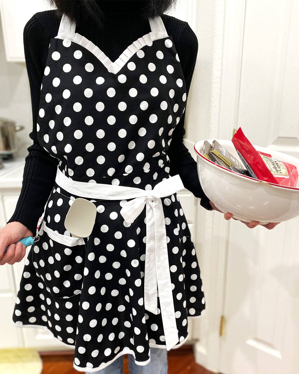 Wrapables Adjustable Flirty Hostess Apron